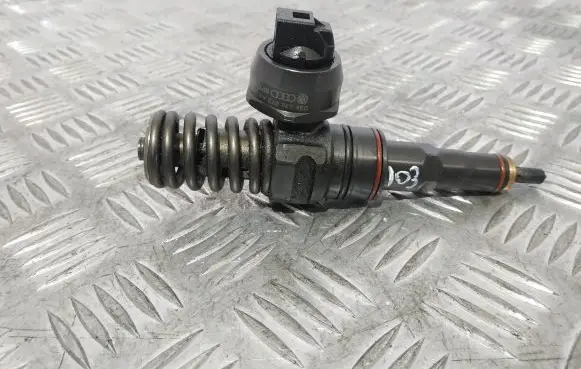 Volkswagen Caddy Fuel injector 038130073AQ
