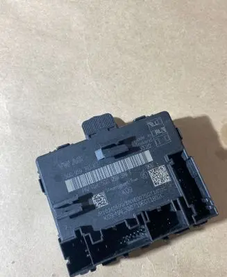 Volkswagen Tiguan Door control unit/module 5Q0959393K 5Q0959393F