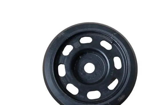 Volkswagen PASSAT B8 Crankshaft pulley 04E105243K