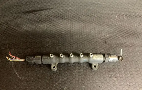 Toyota Corolla Verso AR10 Fuel main line pipe 238100R020