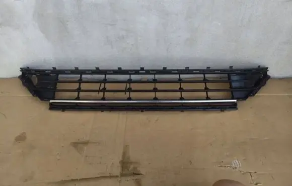 Volkswagen Golf VII Front bumper lower grill