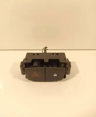 Renault Trafic III (X82) Hazard light switch E3160101