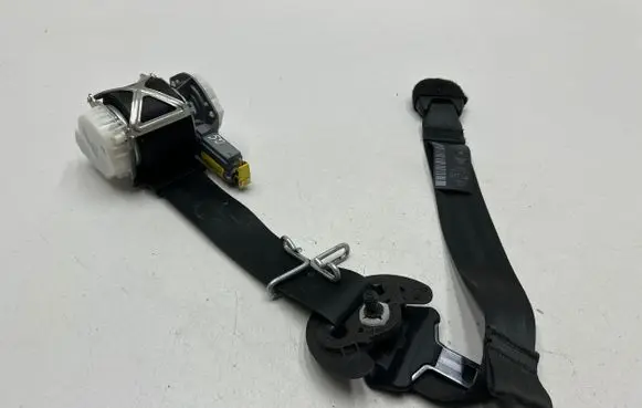 Peugeot 5008 Front seatbelt 1000046 34144041 06678331