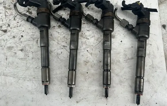 Opel Insignia A Fuel injectors set 0445110351