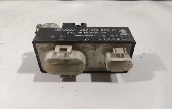 Volkswagen Golf III Coolant fan relay 357919506A 898719000