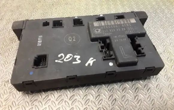 Mercedes-Benz C W203 Door control unit/module 2038205526 A2038205526