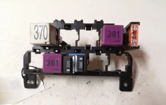 Audi A6 S6 C6 4F Relay mounting block 4F0937503