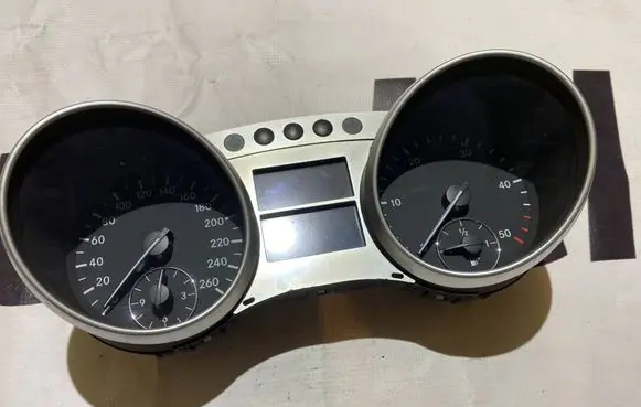Mercedes-Benz R W251 Speedometer (instrument cluster) A2515402648 2515402648