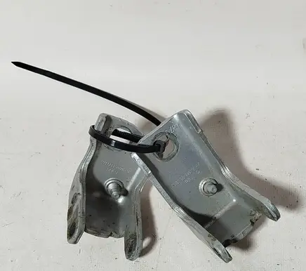 Ford Mondeo Mk III Rear door lower hinge 93bbf26801ak 93bbf26807ak