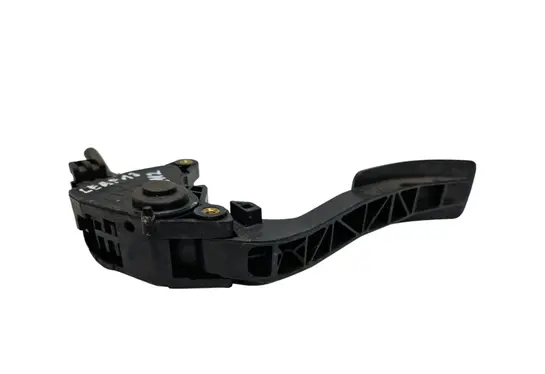 Nissan Leaf I (ZE0) Accelerator throttle pedal 20012A00661 180021OB