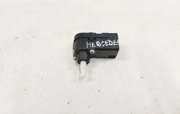 Headlight level adjustment motor