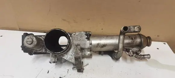 Volvo XC90 EGR valve cooler 500863040 880766L 31219874
