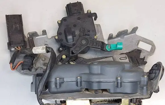 Chrysler Voyager Rear door lock 800786