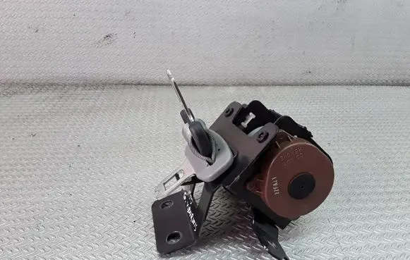 KIA Sorento Middle seatbelt (rear) 