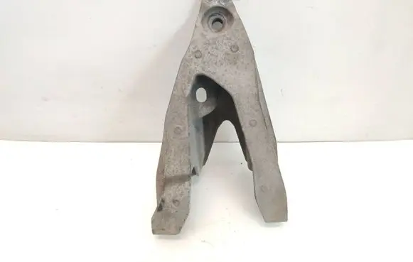 Volkswagen Transporter - Caravelle T5 Engine mounting bracket 7E0199370