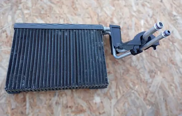 BMW 1 E81 E87 Air conditioning (A/C) radiator (interior) 668618N 985379T