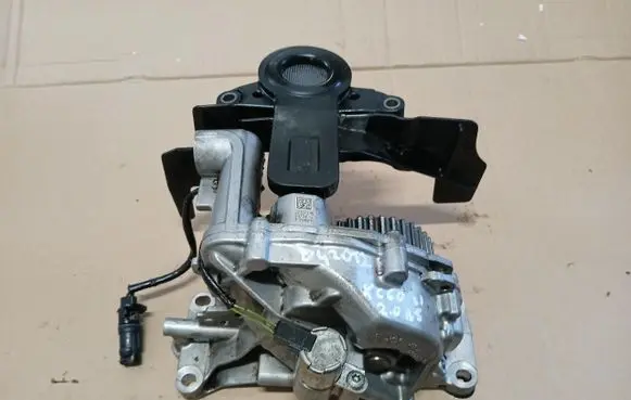 Volvo XC60 Oil pump 32137248