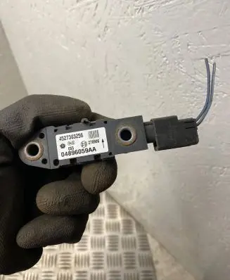 Chrysler Voyager Airbag deployment crash/impact sensor 04896059AA 4527303256 270906
