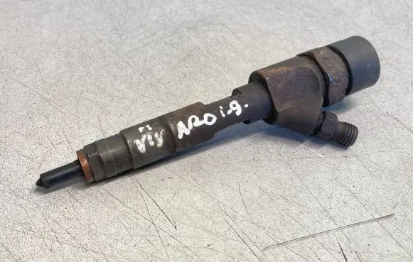 Opel Vivaro Fuel injector 8200238528 0445110146