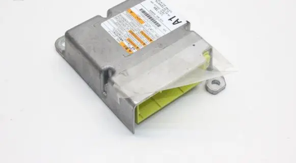 Toyota Avensis T270 Airbag control unit/module 8917005390