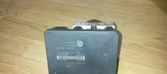 Volkswagen Golf IV ABS Pump 1c0907379c 1J0614117E