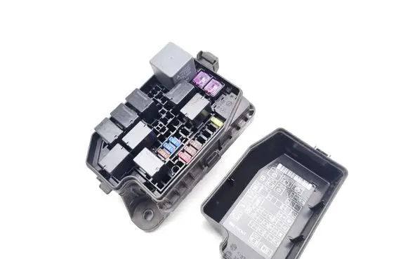 Mitsubishi Outlander Fuse module MR400709