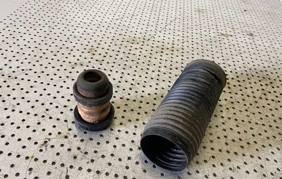Skoda Yeti (5L) Front shock absorber dust cover boot 