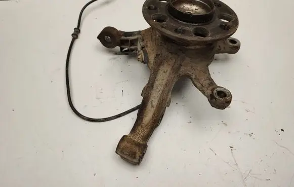 Mercedes-Benz B W246 W242 Front wheel hub A2463320501