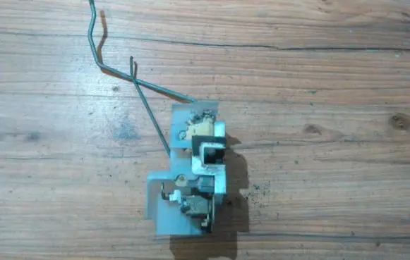 Mazda 323 Rear door lock