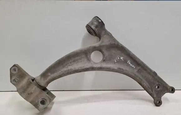 Volkswagen PASSAT B6 Front lower control arm/wishbone 3C0407153B