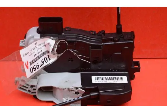 KIA Venga Front door lock 813201P020
