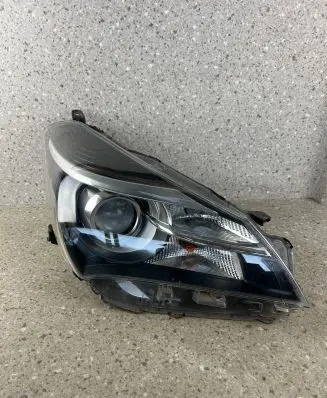 Toyota Yaris Headlight/headlamp