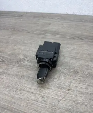 Mercedes-Benz Vito Viano W639 Ignition lock A6399007100