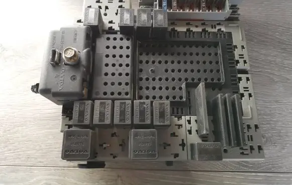 Volvo V70 Fuse box set 08679899 08696098 02W392