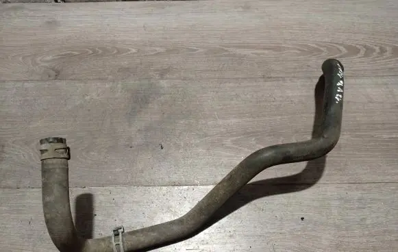 Volvo V40 Engine coolant pipe/hose