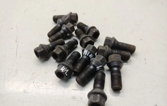 Mini Cooper Countryman R60 Nuts/bolts 