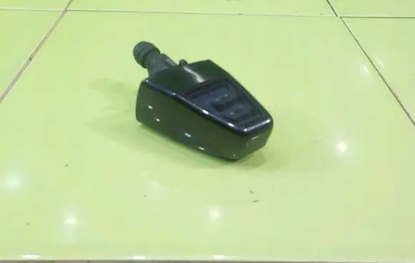 BMW X3 E83 Headlight washer pump PRZOD