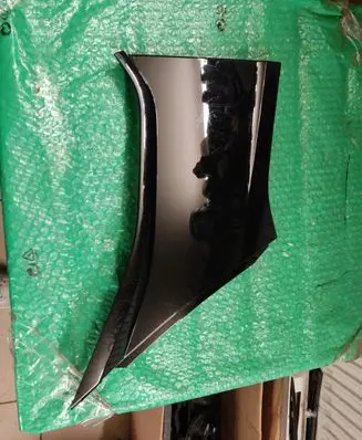 Rear fender molding trim