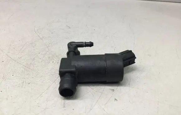 Ford Mondeo Mk III Windscreen/windshield washer pump 1S7117K624FE