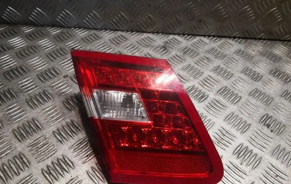 Tailgate rear/tail lights