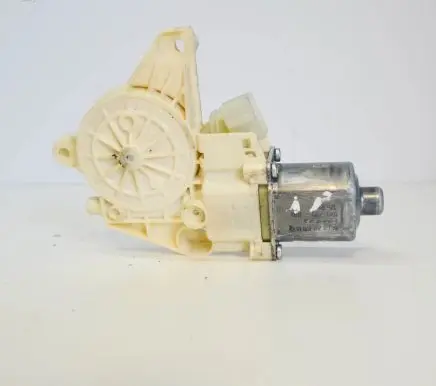 Mercedes-Benz C W204 Front door window regulator motor A2048200142