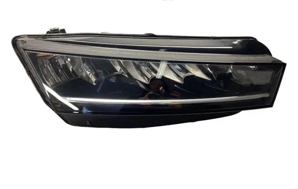Skoda Octavia Mk4 Headlight/headlamp 5E4941016 030111823200 LE18A6418