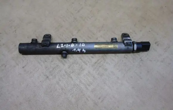 Mercedes-Benz E W211 Fuel main line pipe A6420700695