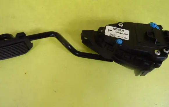 Nissan Primera Accelerator throttle pedal 18002AU400