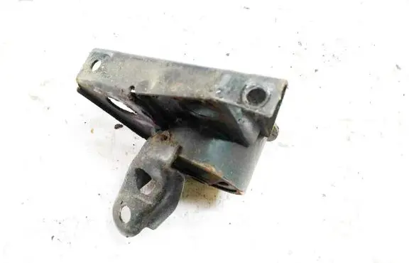Nissan X-Trail T30 Engine mount bracket