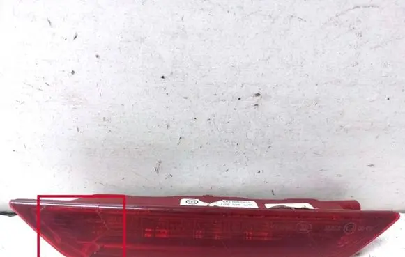 Third/center stoplight