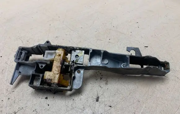 Peugeot 407 Rear door exterior handle/bracket 9653401580