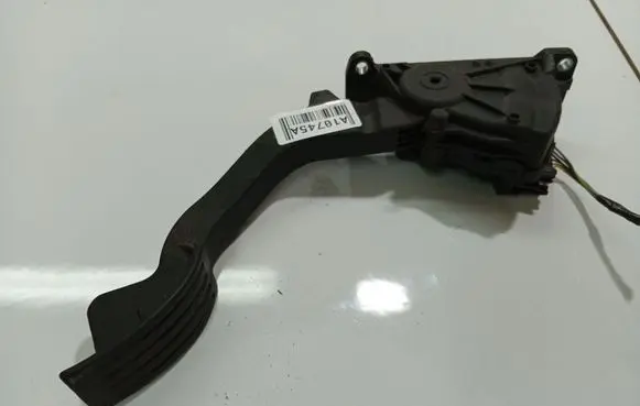 Ford Focus C-MAX Accelerator throttle pedal 3M519F836AF