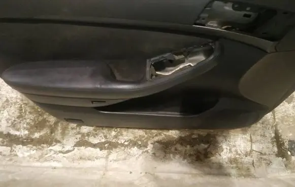 Toyota Avensis T250 Front door card panel trim