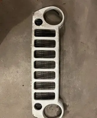Jeep Cherokee III KJ Front bumper upper radiator grill 55156761AB 5JJ85TRMA 55156805AE